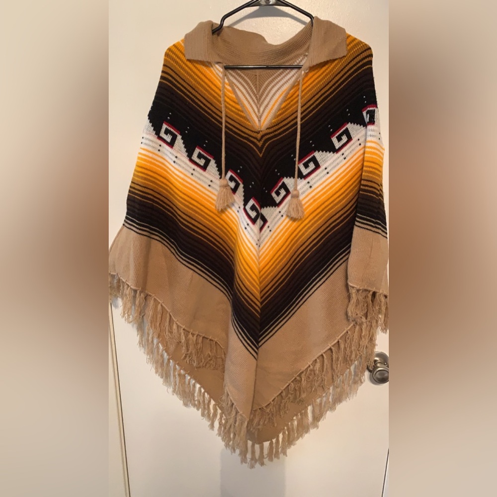 Vintage 70s Tan Knit Aztec Ombre Fade Fringe Poncho